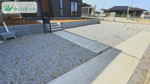 LiveleGarden.S古河東諸川第2　1号棟の駐車場|ゆとりの駐車スペース3台は、ゲストへの受け入れもスムーズ。休日の洗車も快適。