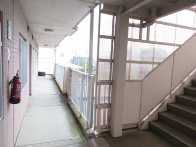 【エントランス】 | モア・グランドリーMY B