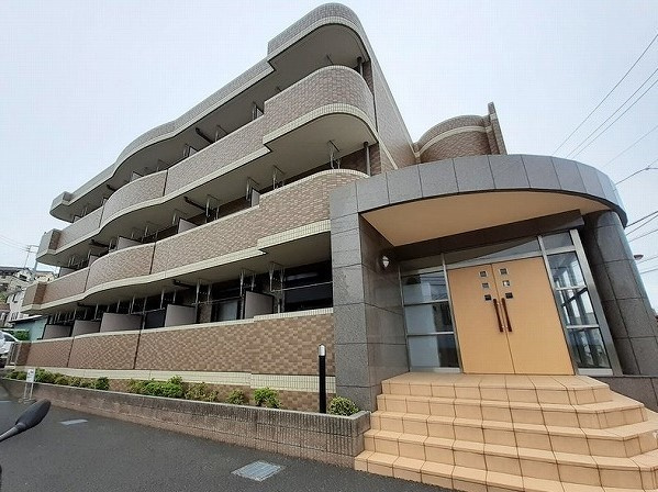 藤沢市善行２丁目の賃貸マンション