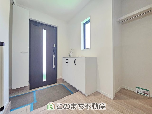 クライン下野市川中子第1期の玄関|広々とした玄関スペース♪