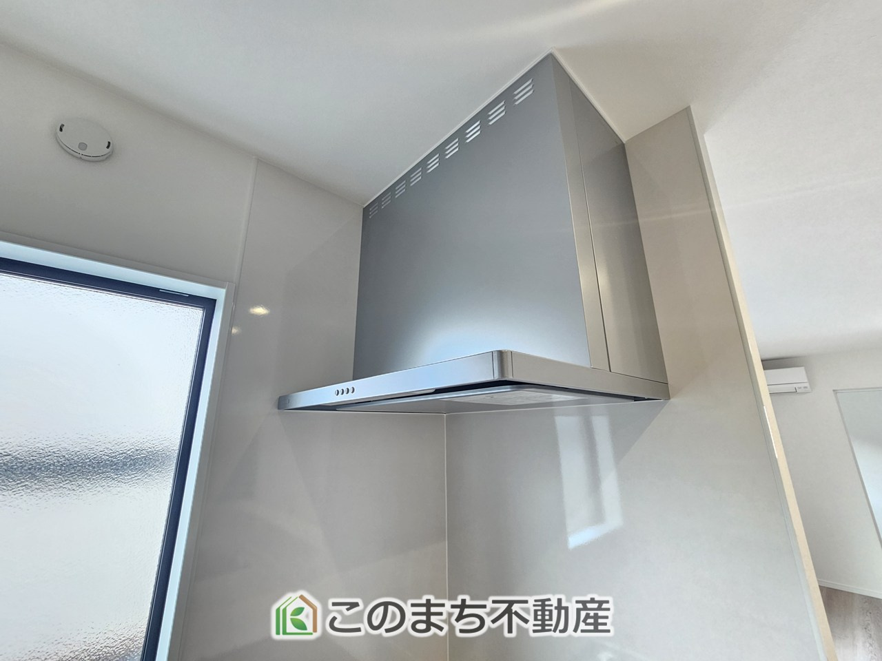クライン下野市川中子第1期のキッチン|お料理の匂いもスッキリ♪シンプルデザインで掃除も簡単‼