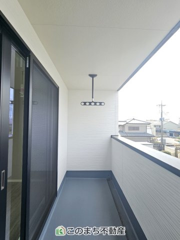 クライン下野市川中子第1期のバルコニー|南向きのバルコニーは陽当り良好で、たっぷりのお洗濯物もよく乾きます！
さらにインナーバルコニーなので雨の日でも安心してお出かけできますね♪