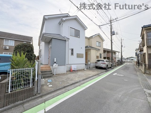三郷市早稲田8丁目　中古戸建の前面道路含む現地写真|前面道路含む現地写真です。