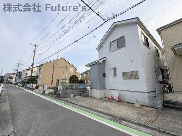 三郷市早稲田8丁目　中古戸建の前面道路含む現地写真|前面道路含む現地写真です。