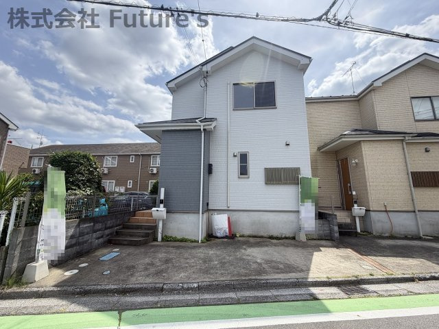 三郷市早稲田8丁目　中古戸建の外観|前間小学校まで徒歩2分でお子様の通学も安心