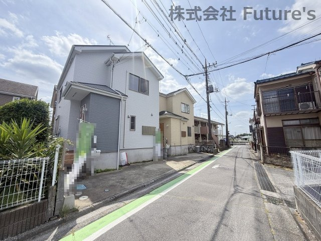 三郷市早稲田8丁目　中古戸建の前面道路含む現地写真|前面道路含む現地写真です。