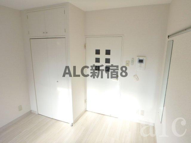 練馬区中村１丁目の賃貸マンションの設備|明るいお部屋　扉もおしゃれ…！　反転タイプ