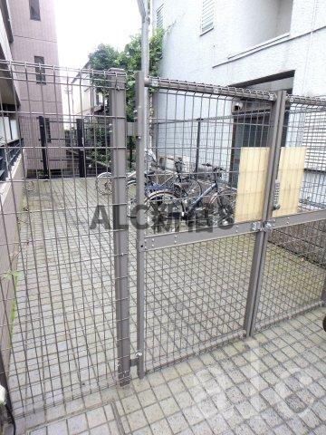 練馬区中村１丁目の賃貸マンションのその他共用部分|カギがかけられ、盗難などの心配はありません。