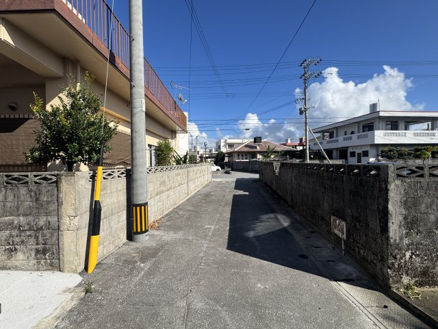 西原町小那覇（限定1棟）の前面道路含む現地写真|※南西側道路4m～4.5m♪