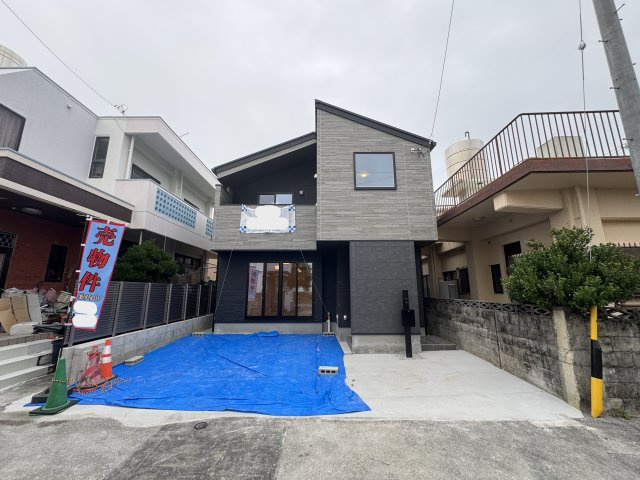 西原町小那覇（限定1棟）の外観|1号棟　並列駐車2台完備♪