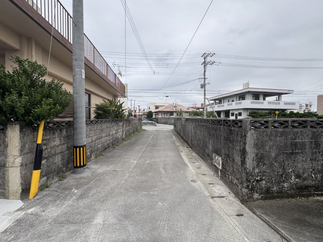 西原町小那覇（限定1棟）の前面道路含む現地写真|※南西側道路4m～4.5m♪