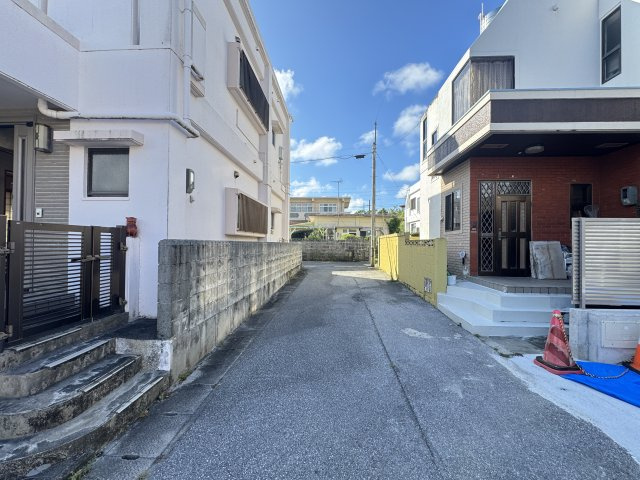 西原町小那覇（限定1棟）の前面道路含む現地写真|※南西側道路4m～4.5m♪