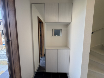 【玄関】 | 西原町小那覇（限定1棟） | ※同仕様写真です　