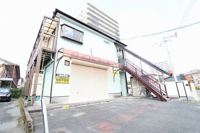 筑紫野市大字筑紫のアパートの駐車場