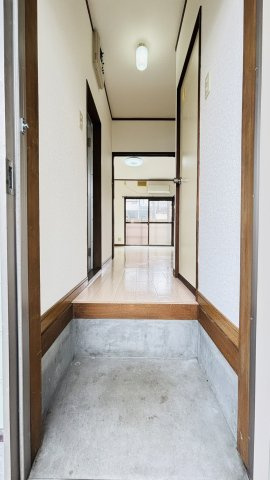筑紫野市大字筑紫のアパートの玄関