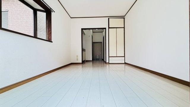 筑紫野市大字筑紫のアパートの居間・リビング