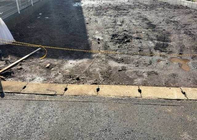 【駐車場】 | 駐車場と明記されていても、最小スペースでつくられた駐車場だと大型車は駐車できなかったり、出入りしにくくなったりする可能性があります。お車のサイズと購入したい物件の駐車場のサイズを現地で確認しましょう。
