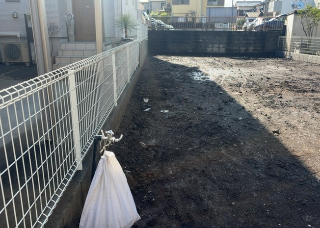 【庭】 | 庭があることでガーデニングや家庭菜園はもちろん、こどもの遊び場やペットを放して遊ぶことができます。また、家の周囲に余裕があるということです。隣地との間があれば、十分な日当たりと、風通しが確保できます。