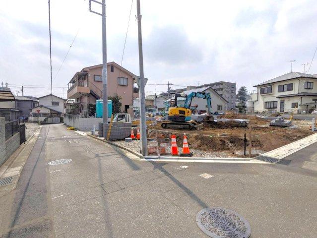 ふじみ野市西原１丁目の新築一戸建の前面道路含む現地写真|東側4m公道です。
