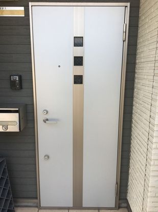 ＩＹＯ　ＥＴ　ＵＮＡＭＩの玄関