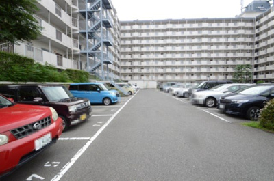 【駐車場】 | 第二西緑ヶ丘スカイハイツ | 現在ご返済中のカーローン・カードローン・教育ローンなどを住宅ローンに一本化したり、家具家電購入費用・引越し費用を住宅ローンと組み合わせるなど、お客さまにメリットの多い住宅ローンのご提案が可能です。