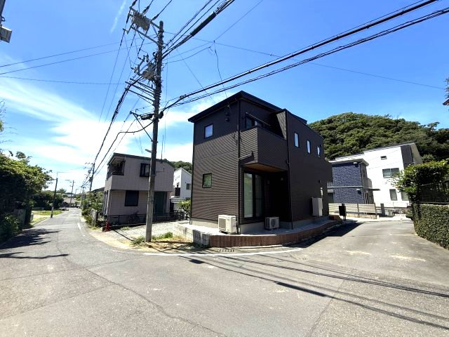 一条工務店施工　自然に囲まれた住宅街の外観|外観
