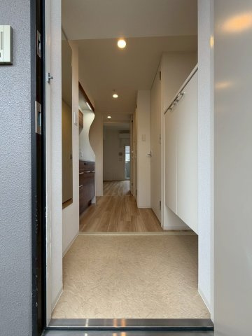 ラシーヌ瓦屋町の玄関