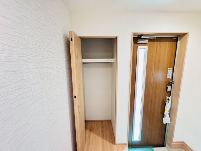松戸市小金原8丁目新築戸建【貝の花小学校:１分】の収納|玄関ホール横・収納スペース
