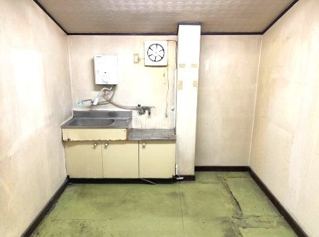 門真奥村倉庫の内装