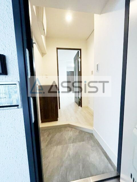 秀和目黒駅前レジデンスの玄関