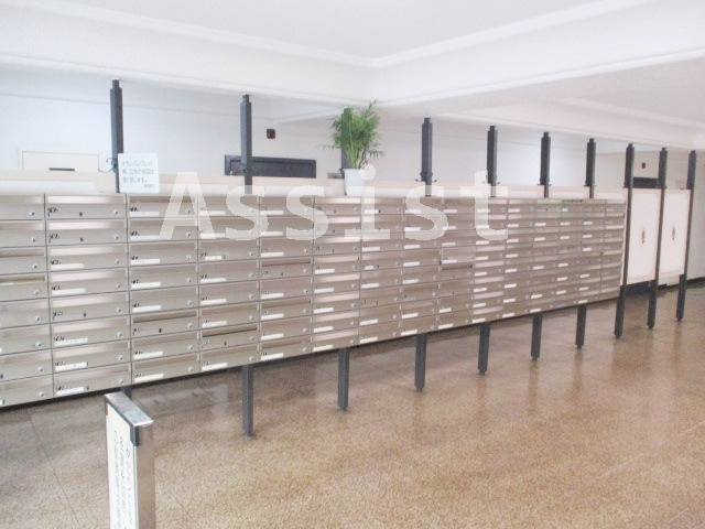 秀和目黒駅前レジデンスのエントランス