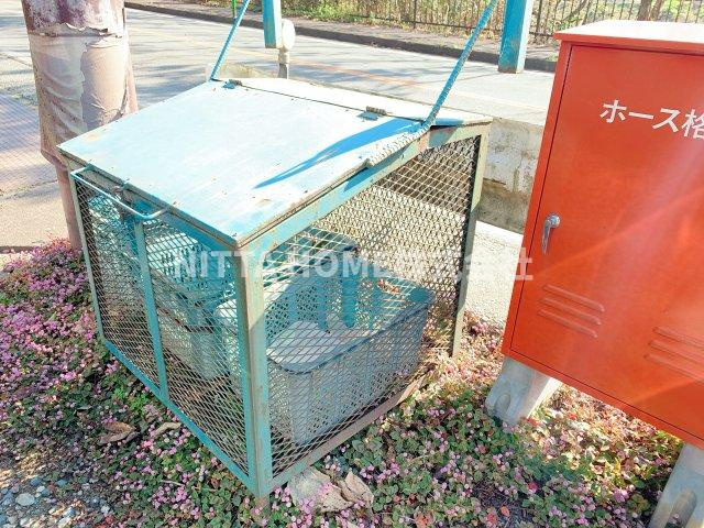 チェリーヒルのエントランス|専用のゴミ捨て場があります◇