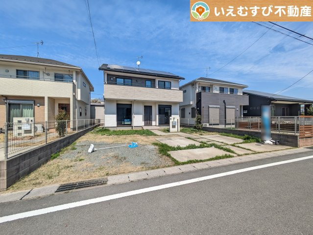 太田市世良田　中古戸建の庭|BBQや駐車スペースにも
お車が多い時には駐車スペースにも出来る砂利敷き。BBQやプールも楽しめそう♪