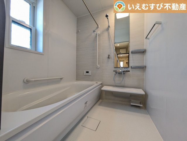太田市世良田　中古戸建の浴室|ナチュラルな色合いで落ち着いた空間
優しい色合いでくつろぎの浴室。ゆっくり過ごしながら疲れを取りましょう♪
