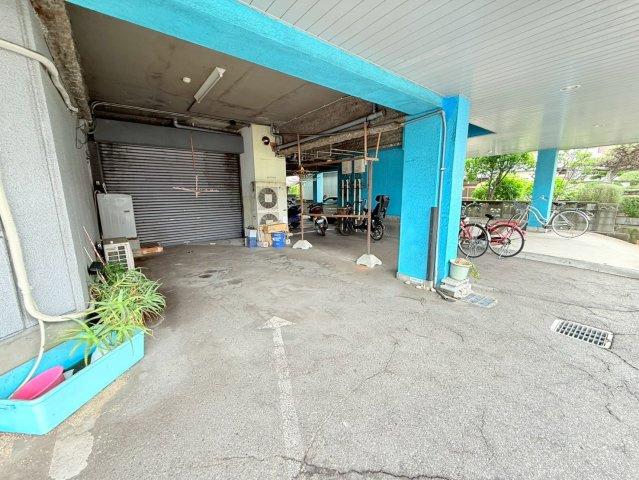 プレアール白水の駐車場