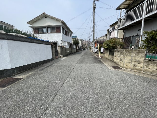 神戸市垂水区西舞子5丁目の前面道路含む現地写真|【前面道路含む現地写真】
徒歩6分圏内に保育園や小学校、スーパーなどが揃った、暮らしやすい住環境です。