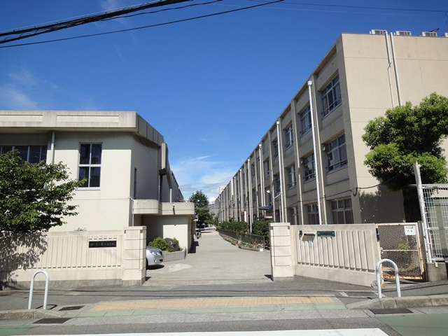 神戸市垂水区西舞子5丁目の周辺|【神戸市立舞子小学校】
徒歩6分(約470m)。6年間ランドルセルを背負って通学するお子様にとって、比較的負担の少ない距離です。