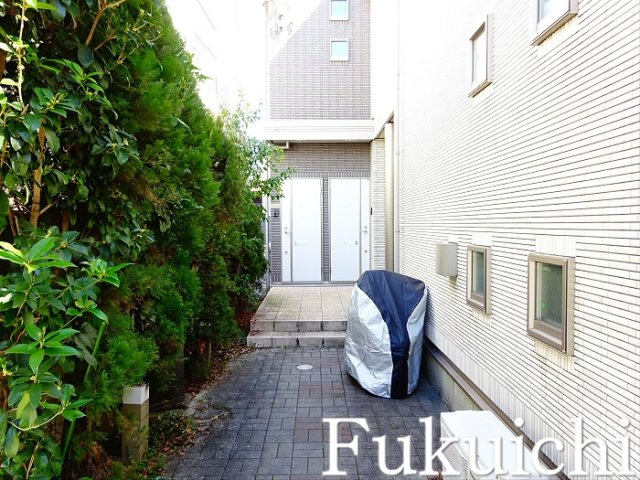 シレンツィオ目黒のエントランス