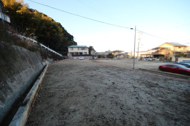 【外観】 | 大津市和邇高城43,45-1　売土地 | 2026年1月撮影、敷地南側から、赤い線内側がほぼ敷地です、約154坪