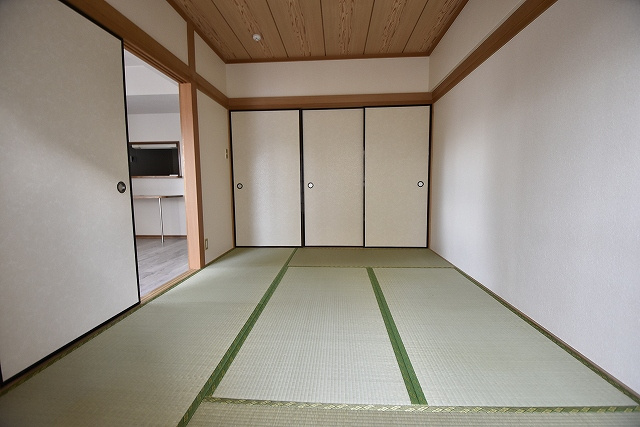 アクアマリン希望ヶ丘B棟の和室