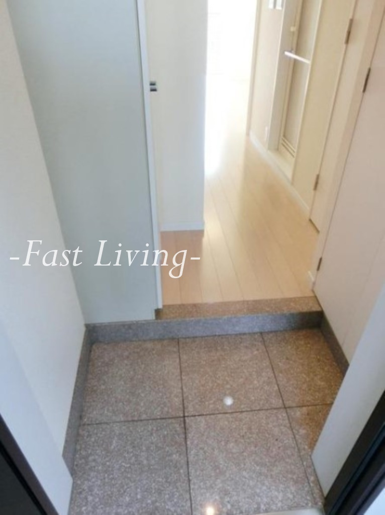 ヴェルト新宿夏目坂の玄関