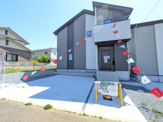 取手市ゆめみ野　5期　新築戸建　1号棟の外観|現地完成済で建物や駐車場、お庭も全てご覧いただけます。
陽当たりや敷地の広さをご確認できます！
本日のご見学も可能です♪
お気軽にお電話またはお問い合わせください。