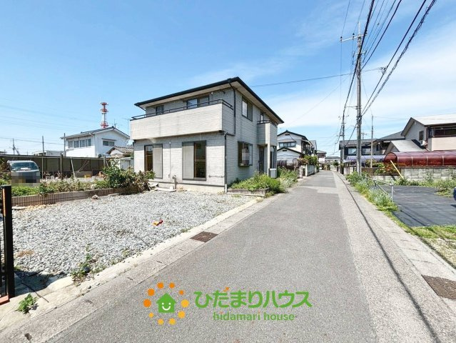 古河市上辺見　中古一戸建ての前面道路含む現地写真