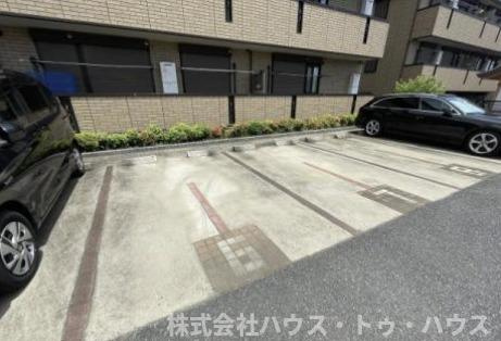 セントラルアヴェニュー　Bの駐車場