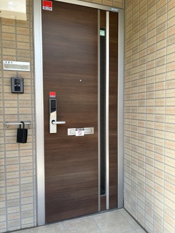 ファミールSのエントランス