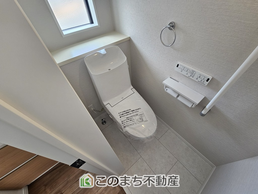 クライン下野市川中子第1期のトイレ|小窓から換気ができて清潔なトイレスペース☆