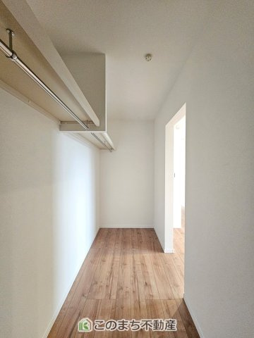 クライン下野市川中子第1期の収納|ウォークインクローゼットで収納もたっぷり確保しています。大型荷物も収納できて便利ですね！