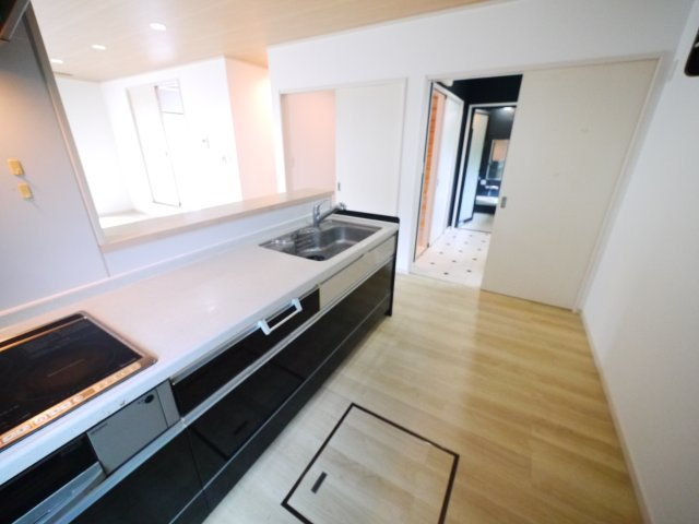 山武市埴谷　中古戸建のキッチン|内装リフォーム済み令和8年7月 オール電化　平成21年6月築4LDKリビング約20帖 駐車4台可能