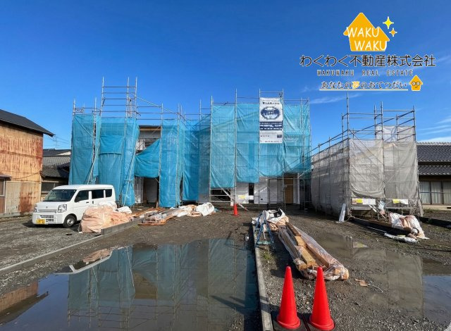吉田町住吉11期　新築戸建の前面道路含む現地写真|（左から1・2・3号棟）