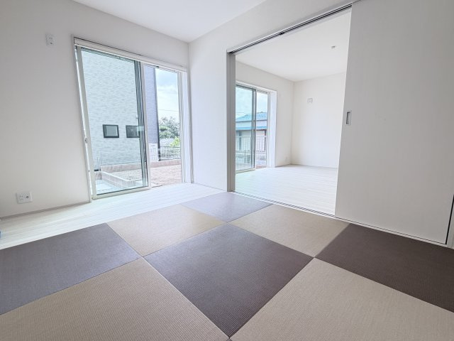 リーブルガーデンＳ第１前橋亀里　２号棟の和室|落ち着いた6帖の和室付きです！十分な広さなので客間としてもご利用できます！